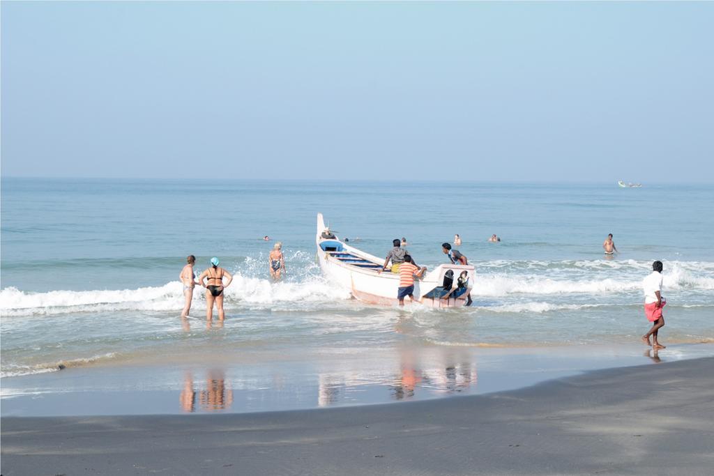 Marari John'S Beach Apartment Mararikulam Bagian luar foto