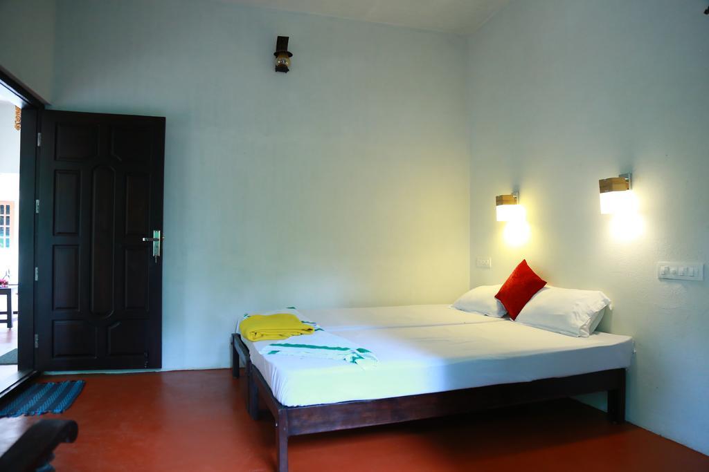 Marari John'S Beach Apartment Mararikulam Bagian luar foto