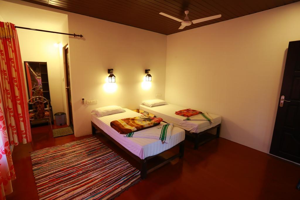 Marari John'S Beach Apartment Mararikulam Bagian luar foto