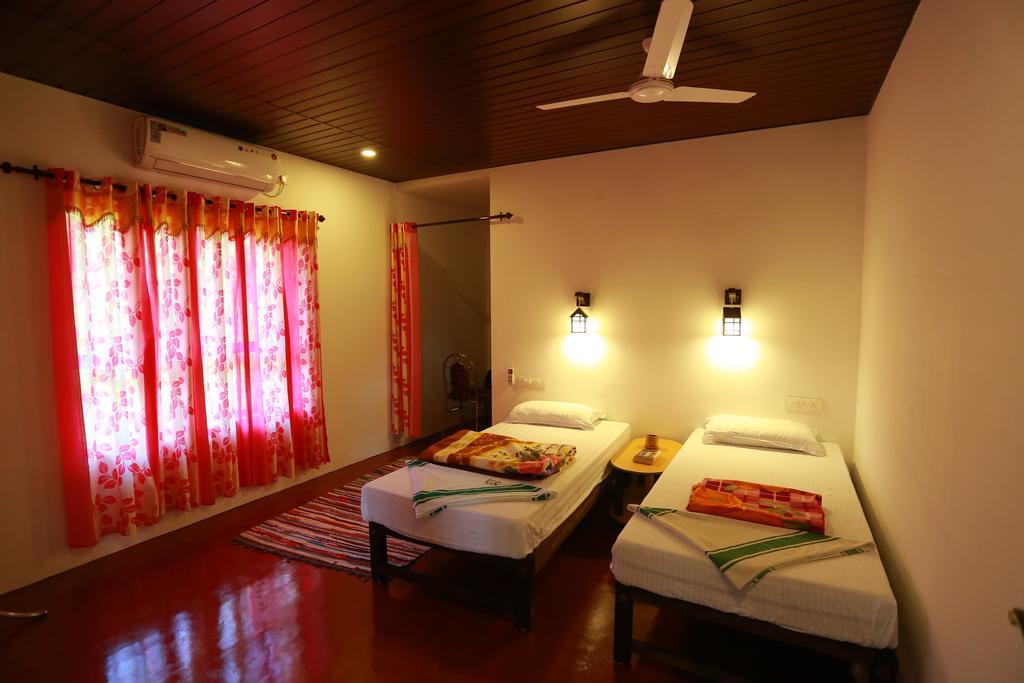 Marari John'S Beach Apartment Mararikulam Bagian luar foto