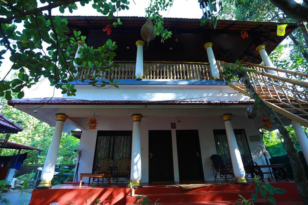 Marari John'S Beach Apartment Mararikulam Bagian luar foto
