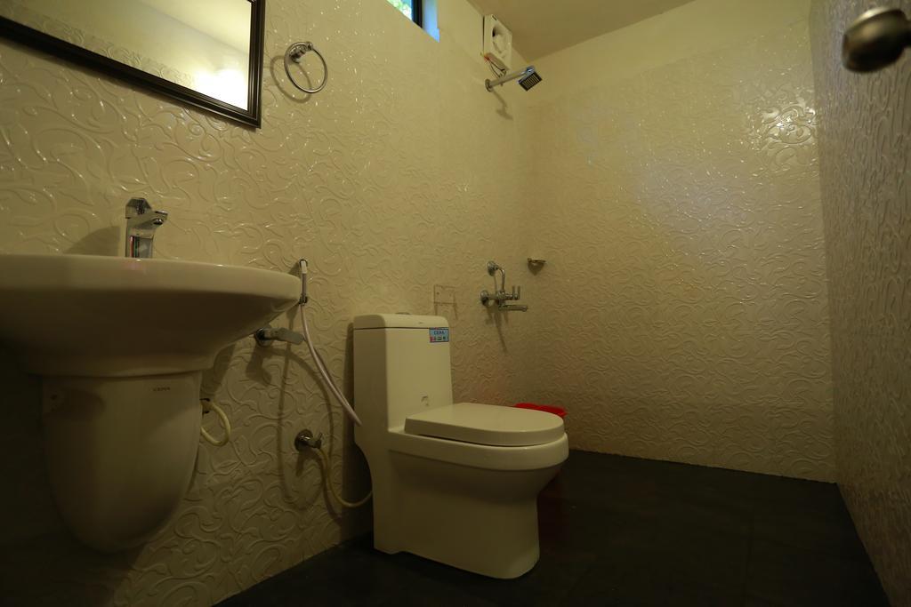 Marari John'S Beach Apartment Mararikulam Bagian luar foto